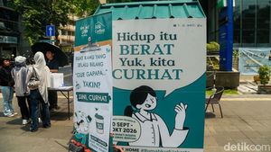 Curhat di Tengah Sudirman, Bilik Dadakan Ini Bikin Warga Sampai Menangis