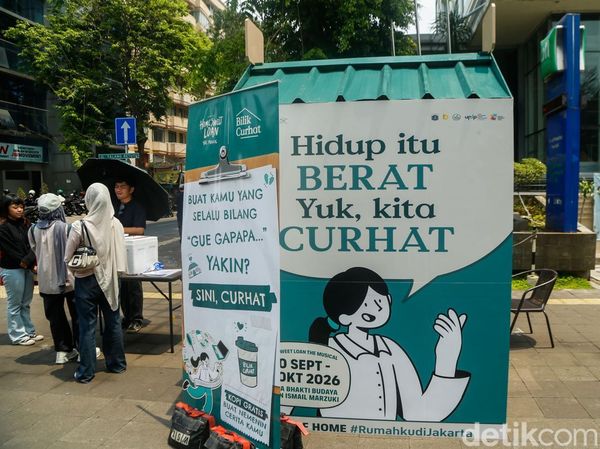 Curhat di Tengah Sudirman, Bilik Dadakan Ini Bikin Warga Sampai Menangis