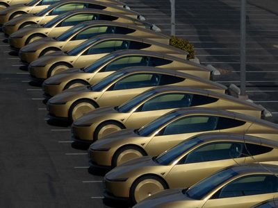 Cybercab Emas Tesla Mulai Mengaspal