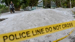 Warga Beraktivitas di Dekat Lokasi Dugaan Limbah K-40