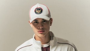 Potret Gantengnya Eddy Putra Maudy Koesnaedi Jadi Model Jersey Tim Indonesia
