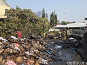 Kebakaran Bedeng di Kedoya Jakbar Padam, Sisakan Puing-puing