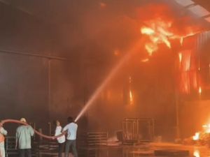4 Jam Membara, Api di Gudang PT Wings Surya Gresik Berhasil Dikuasai