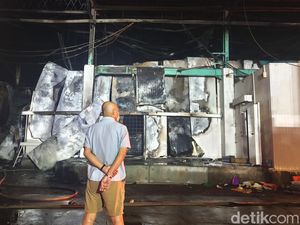 Gudang Ikan di Pelabuhan Benoa Terbakar, Api Diduga dari Lantai 2