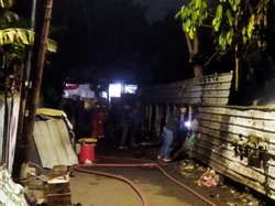Tumpukan Sampah di Pisangan Tangsel Kebakaran, Asap Masih Mengepul