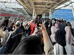 Curhat Anker Kena Potong Gaji Usai Telat Imbas KRL Anjlok di Jakarta Kota
