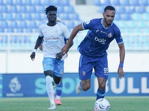 Isenmulang FC Kalah 0-4 dari Arema FC di Laga Debut