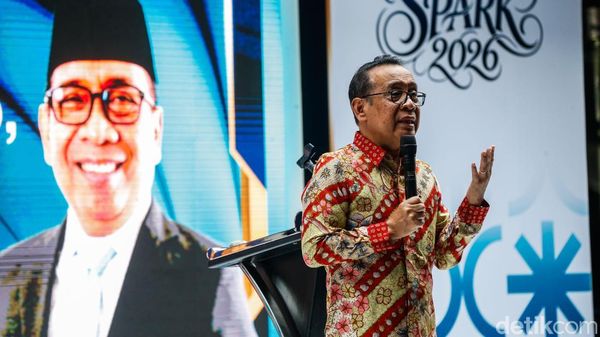 Menko PMK Pratikno Dorong Mahasiswa Tetap Kendalikan AI