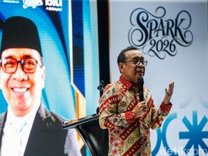 Menko PMK Pratikno Dorong Mahasiswa Tetap Kendalikan AI
