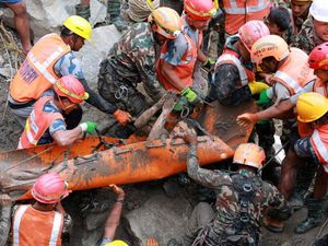 Penyelamatan Dramatis 2 Orang Hidup-hidup Usai 9 Hari Banjir Nepal