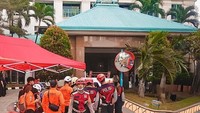 Kebakaran Apartemen Pavilion, Petugas Gabungan Evakuasi Puluhan Penghuni