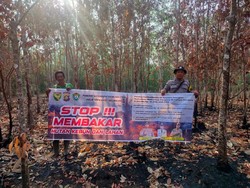 Polda Sumsel Salurkan Bansos dan Edukasi Penyadap Karet Terdampak Karhutla