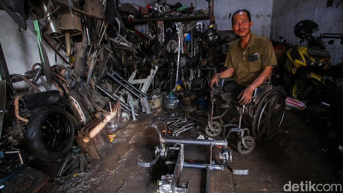 Tak Punya Kaki, Bambang Modifikasi Motor untuk Difabel