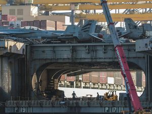 USS Abraham Lincoln Bersandar di Laem Chabang Usai 286 Hari di Laut