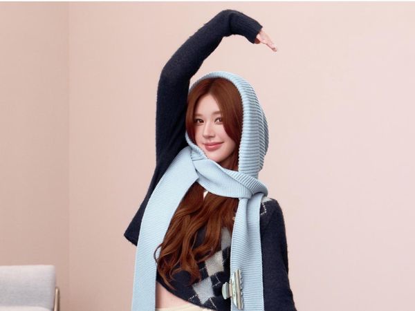 Bergaya Playful, 7 Foto Zhao Lusi Jadi Model yang Bikin Penggemar Terpesona