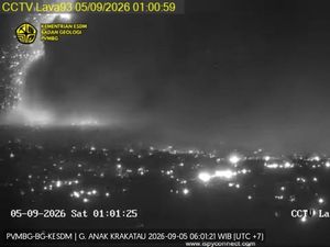 Anak Krakatau Erupsi Lava Fountain, Badan Geologi Ungkap Misteri Dentuman