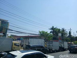 Sopir Truk Keluhkan Antrean Solar di SPBU Urip Makassar Ganggu Pekerjaan