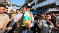 Beras Langka, Bulog Gelontorkan Stok 110.000 Ton ke Ritel