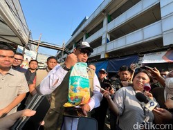 Warga Tak Dapat Bansos Beras Gegara Desil, Bos Bulog Bilang Begini