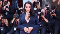 Georgina Rodriguez Perdana di Red Carpet Usai Menikah, Perhiasan Curi Atensi