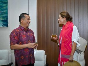 Iqbal Sambut Putri Mahkota Swedia dengan Tenun-Minuman Tradisional Sasak