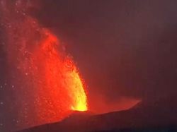 Bandar Lampung Diguyur Hujan Abu Vulkanik Imbas Erupsi Anak Krakatau