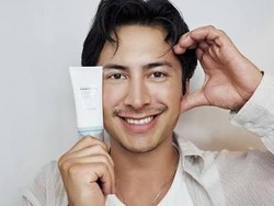 Hudson Williams Jadi Brand Ambassador Pertama SKIN1004