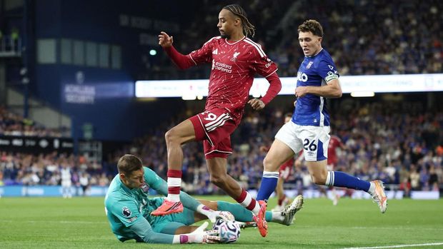 Ipswich Town vs Liverpool Soccer Football - Premier League - Ipswich Town v Liverpool - Portman Road, Ipswich, Britain - September 4, 2026Ipswich Town's Kjell Scherpen in action with Liverpool's Bradley Barcola REUTERS/David Klein EDITORIAL USE ONLY. NO USE WITH UNAUTHORIZED AUDIO, VIDEO, DATA, FIXTURE LISTS, CLUB/LEAGUE LOGOS OR 'LIVE' SERVICES. ONLINE IN-MATCH USE LIMITED TO 120 IMAGES, NO VIDEO EMULATION. NO USE IN BETTING, GAMES OR SINGLE CLUB/LEAGUE/PLAYER PUBLICATIONS. PLEASE CONTACT YOUR ACCOUNT REPRESENTATIVE FOR FURTHER DETAILS..