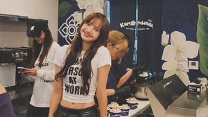 Jadi Pelayan Sehari, Lisa BLACKPINK Sajikan Gelato SaWadiKa LA Diva