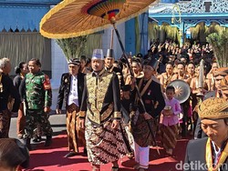 Gamelan Langka hingga Meriam Sultan Agung Iringi Jumenengan PB XIV Mangkubumi
