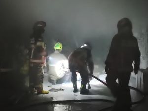 Toko Sepatu Depan Alun-alun Kota Bogor Terbakar, Pemilik Merugi Ratusan Juta