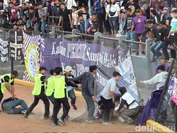 Laga Persik Vs Dewa United Ricuh, Pagar Tribun Jebol