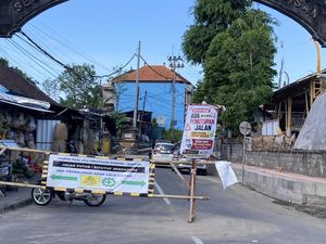 Ada Perbaikan Gorong-gorong, Jalan Desa Wisata Kamasan Klungkung Ditutup