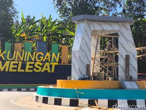 Viral Aksi Nekat Pria Rusak Proyek Tugu Kuda Kuningan Pakai Palu