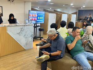 Warga Senang Bikin Paspor di Layanan Akhir Pekan karena Bantu yang Sibuk Kerja