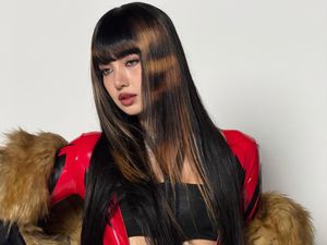 Beda Gaya Lisa dan Jisoo BLACKPINK di MV Terbaru, Rilis Single Bareng