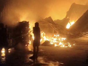 Jago Merah Ngamuk, Pabrik Rokok di Jabon Sidoarjo Ludes Terbakar