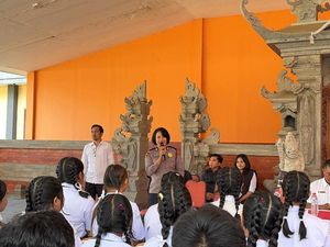 Polisi di Bali Ajak Pelajar Bijak Gunakan AI