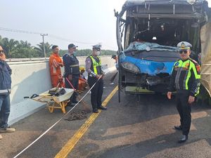 Detik-detik Kecelakaan Beruntun di Tol Palindra Sebabkan 14 Orang Luka-luka