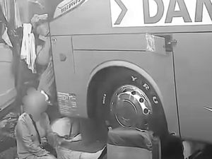 Bus Damri Tabrak Bus ALS di Tol Palindra, Diduga Terhalang Kabut Asap