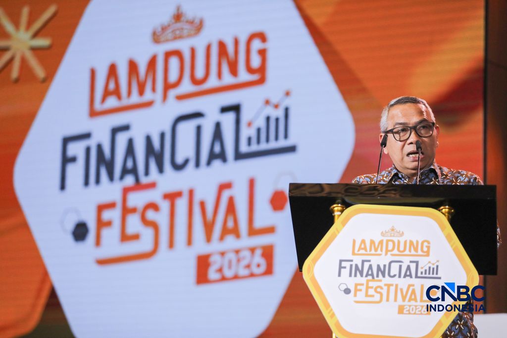 Wakil Ketua Dewan Komisioner LPS, Farid Azhar Nasution saat menyampaikan pemaparan dalam Lampung Financial Festival di Hotel Novotel, Bandar Lampung, Sabtu (5/9/2026). Wakil Ketua Dewan Komisioner LPS, Farid Azhar Nasution saat menyampaikan pemaparan dalam Lampung Financial Festival di Hotel Novotel, Bandar Lampung, Sabtu (5/9/2026). (CNBC Indonesia/Tri Susilo)