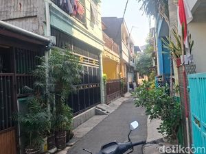 Erupsi Anak Krakatau, Warga di Jakbar Kaget Tiba-tiba Rumah Banyak Debu