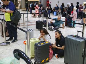Soetta Lumpuh Saat Erupsi & Penumpang Terkatung-katung, Kejelasan Informasi Disorot