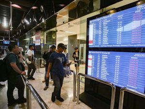 Penerbangan di Bandara Soetta Ditutup Sementara Akibat Abu Erupsi Anak Krakatau