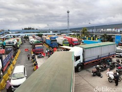 Puluhan Sopir Logistik Blokade Pelabuhan Gilimanuk gegara Kesal Antre 12 Jam