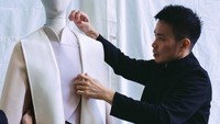 Dikenal Idealis, Desainer Auguste Soesastro Mulai Coba AI untuk Riset Fashion