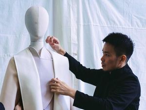 Dikenal Idealis, Desainer Auguste Soesastro Mulai Coba AI untuk Riset Fashion