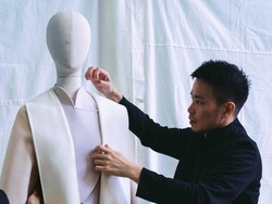 Dikenal Idealis, Desainer Auguste Soesastro Mulai Coba AI untuk Riset Fashion