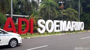 14 Penerbangan di Bandara Adi Soemarmo Dibatalkan Imbas Erupsi Anak Krakatau