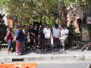 Bupati Mahayastra Percepat Proyek Perbaikan Jalan di Gianyar